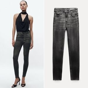 ZARA // 80's high rise waist skinny jeans in distressed wash black
